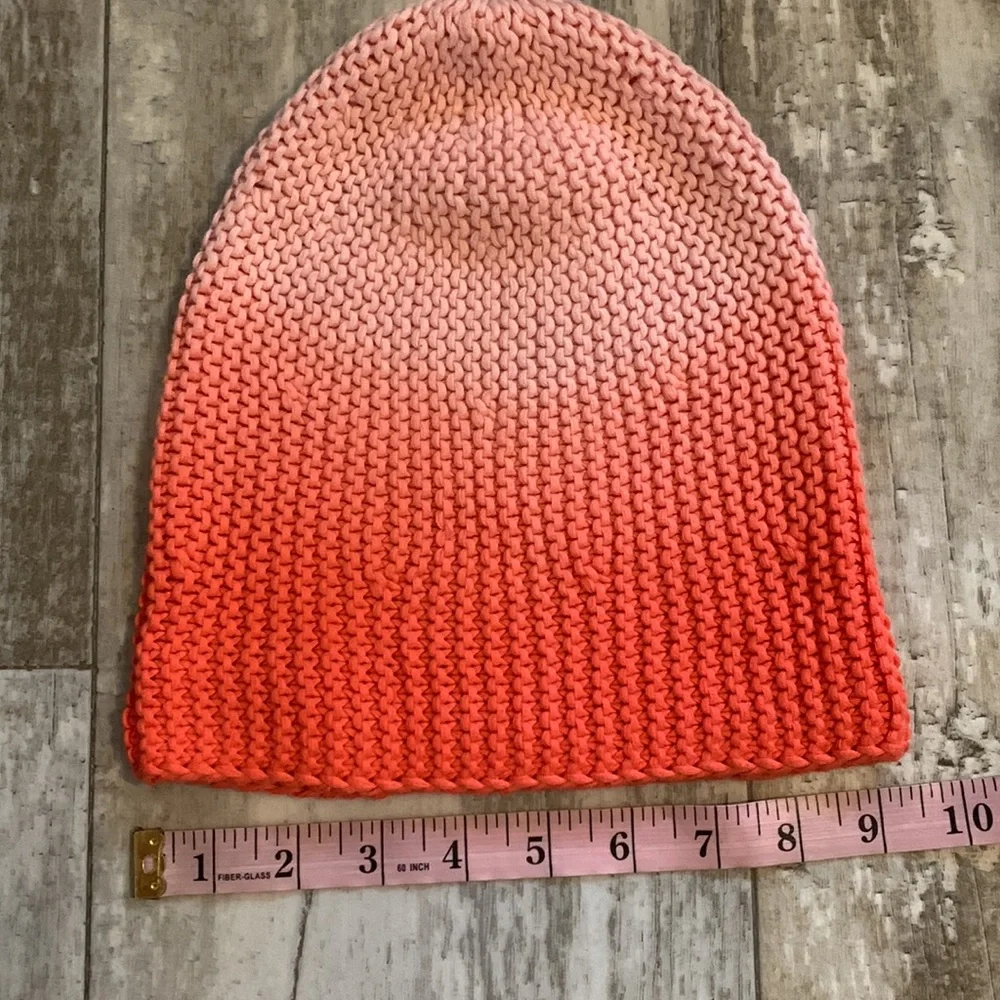 American Eagle ombré knit beanie